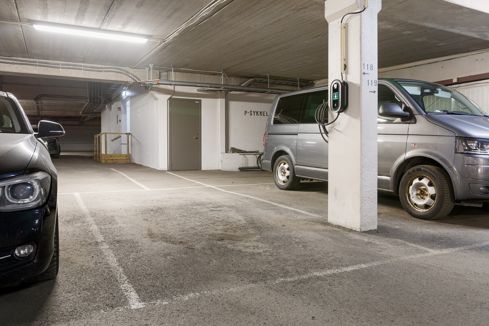 Garasjeplass nr. 118 med elbil-lader - i tillegg rikelig med gjesteparkeringsplasser Galleribilde