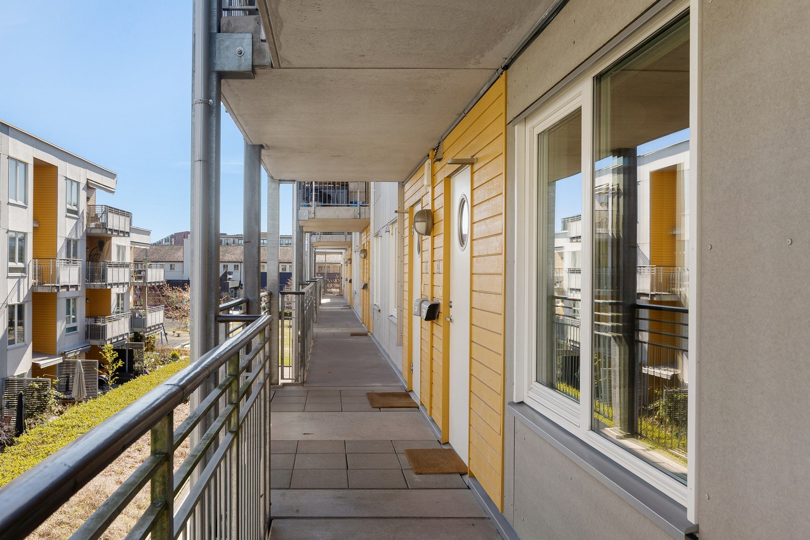 Svalgang utenfor leiligheten Galleribilde