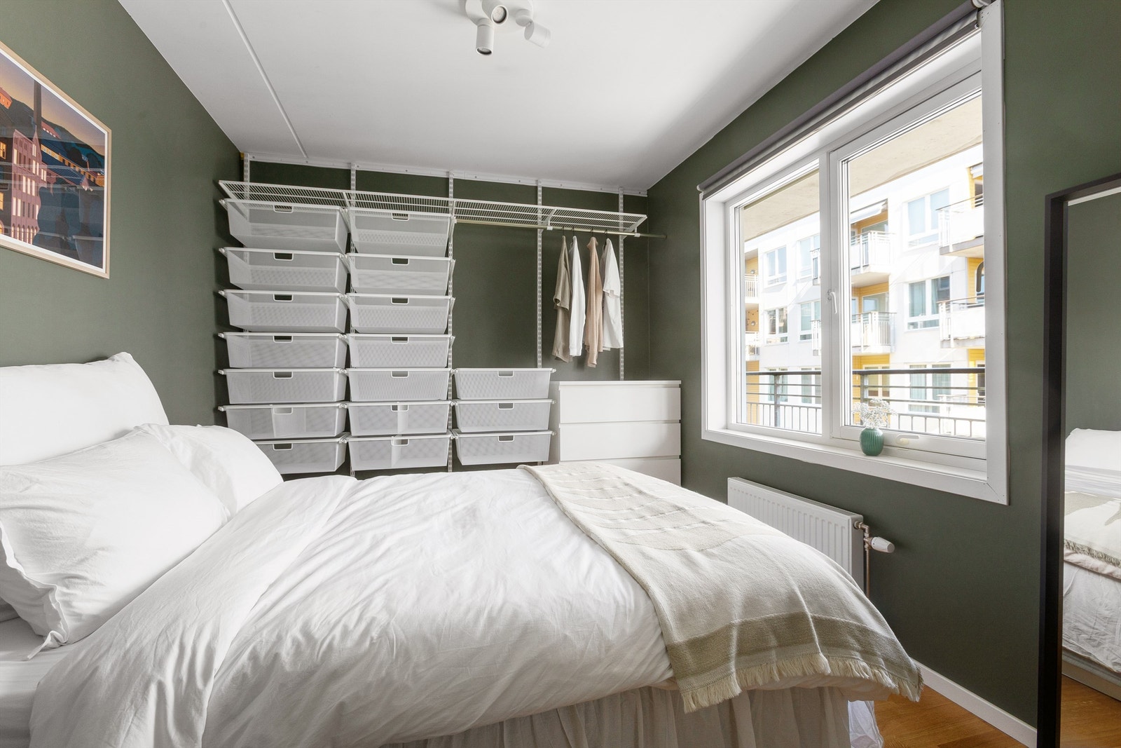 Soverom med garderobeløsning Galleribilde