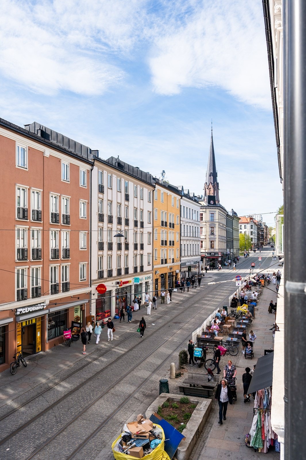 Området er kjent for sin sjarm, og et fantastisk tilbud av kafeer, restauranter, kulturtilbud, nisjebutikker og mye mer. Galleribilde