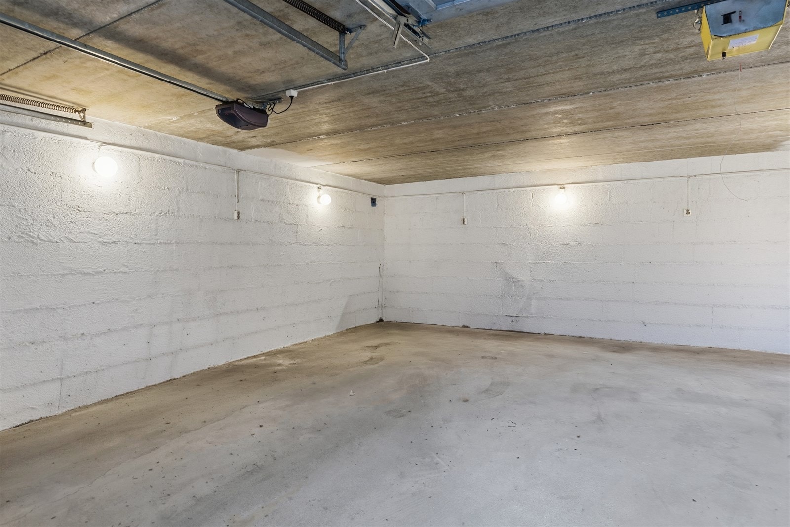 Dobbelgarasje på ca. 45 m² Galleribilde