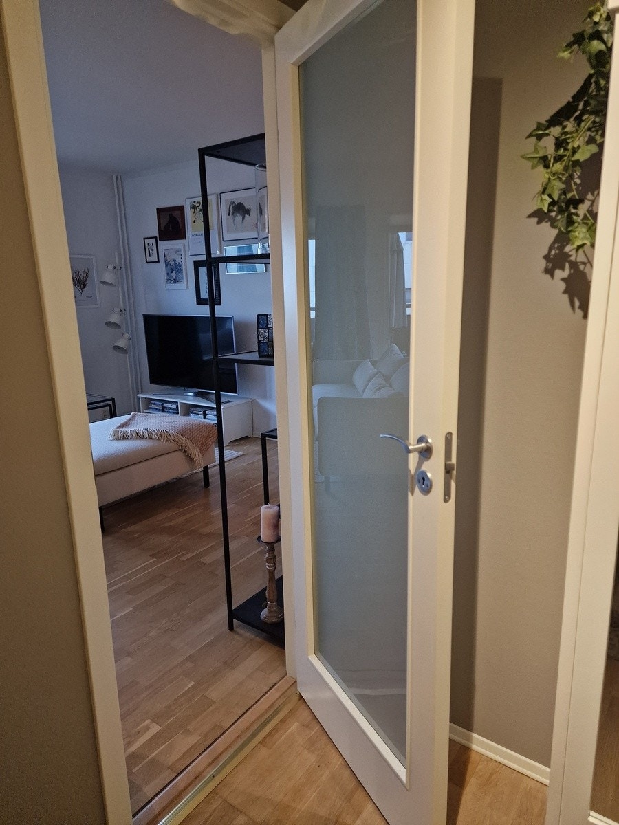 Dør fra gang/entre og inn til stue Galleribilde