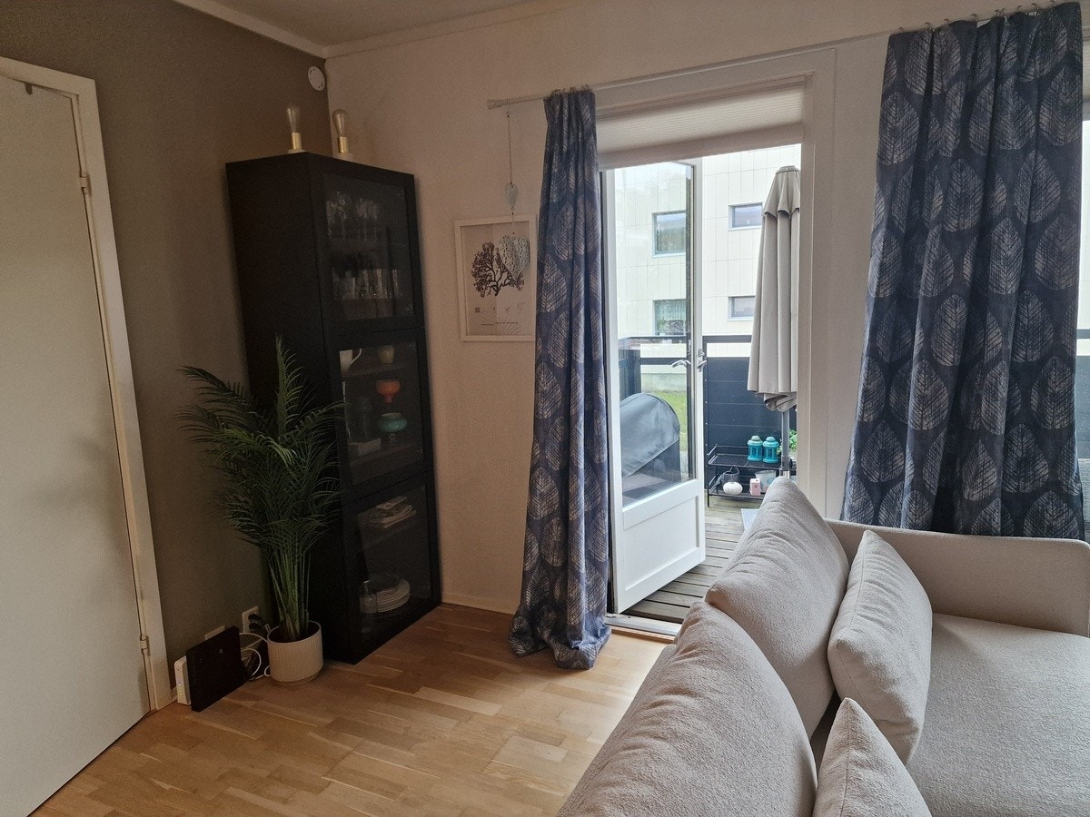 Utgang til balkong fra stuen Galleribilde