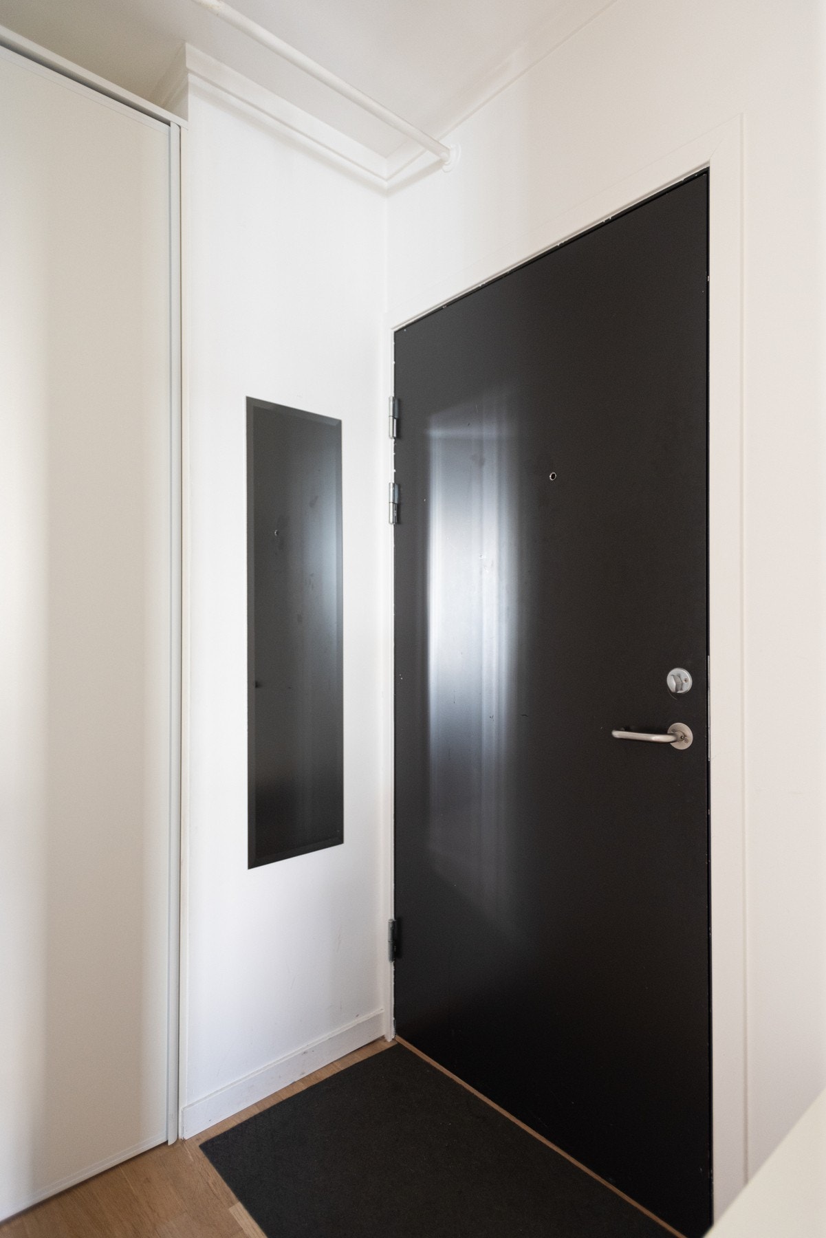 Innebygget skap i entré. Galleribilde