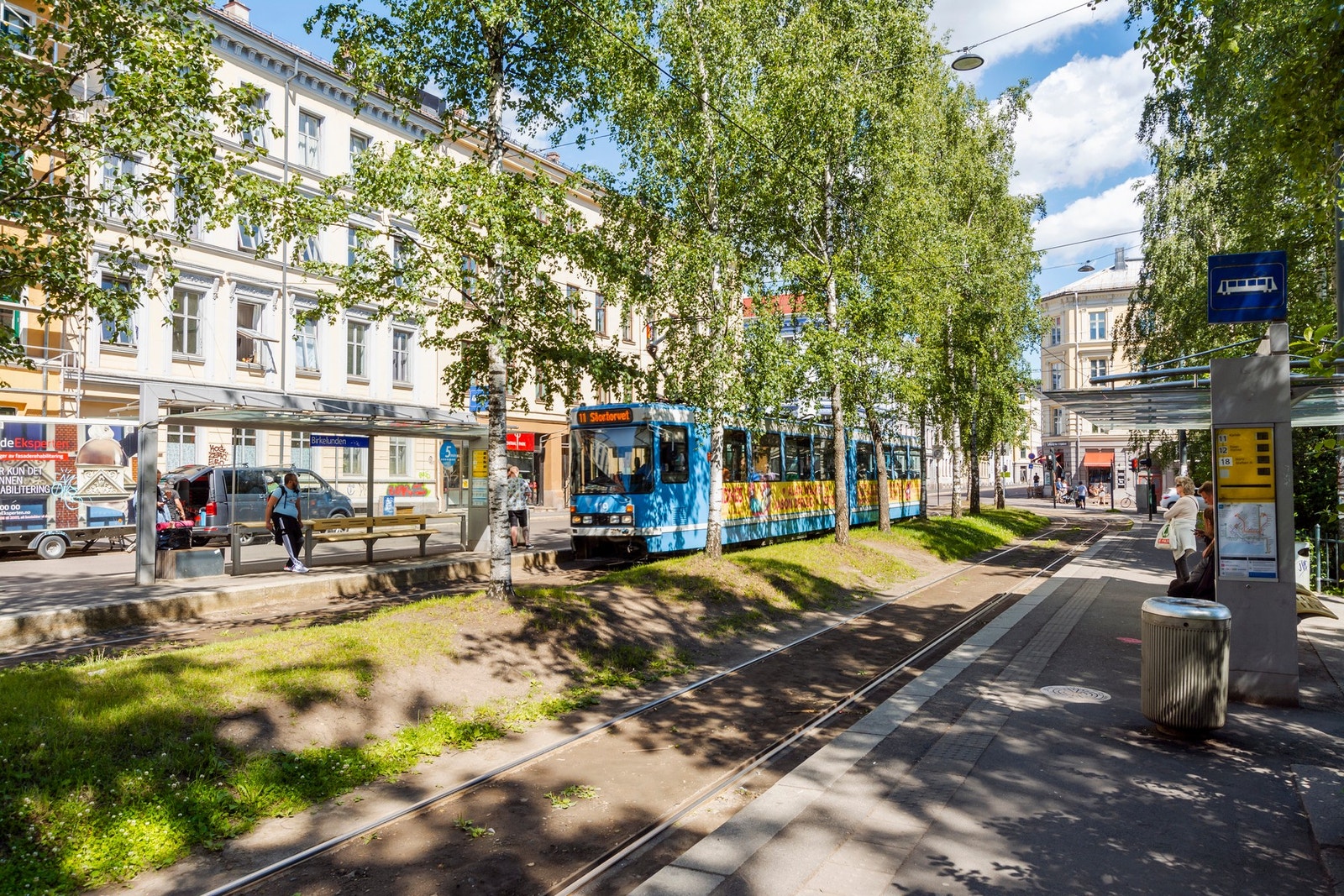 Gode kollektivforbindelser med trikk og buss. Nærmeste trikkestopp er Schous plass ca. 3 minutters gange fra leiligheten. Galleribilde