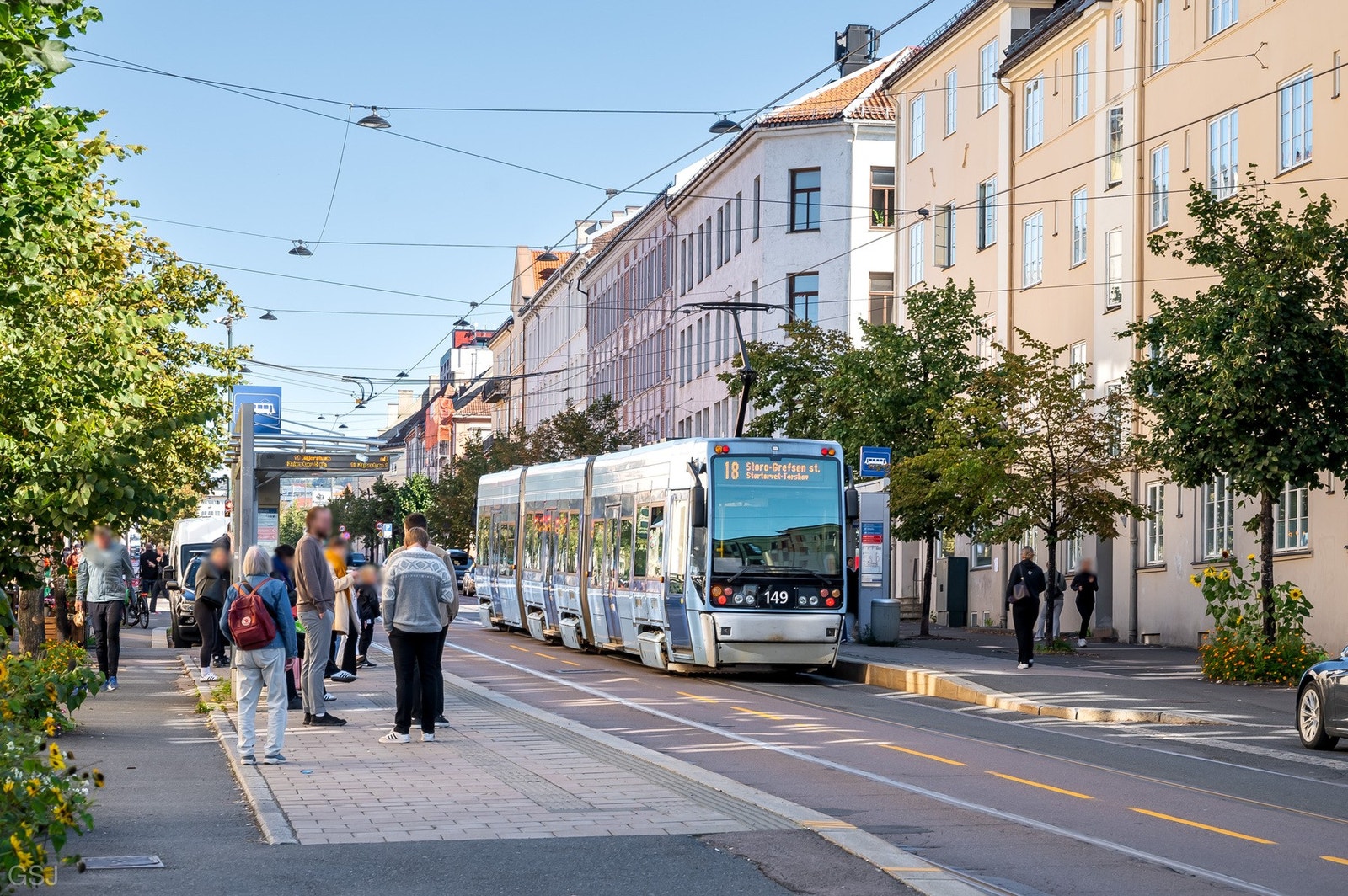 Gode kollektivforbindelser både buss og trikk innen kort gangavstand fra boligen Galleribilde