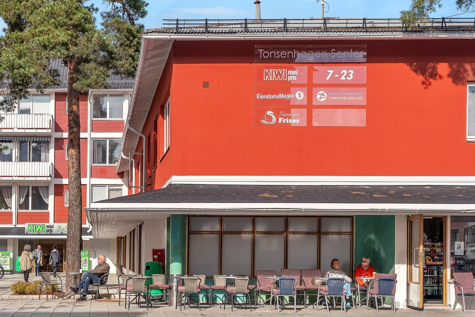 Tonsehagen Senter med Kiwi og Kaffehjørnet. Galleribilde