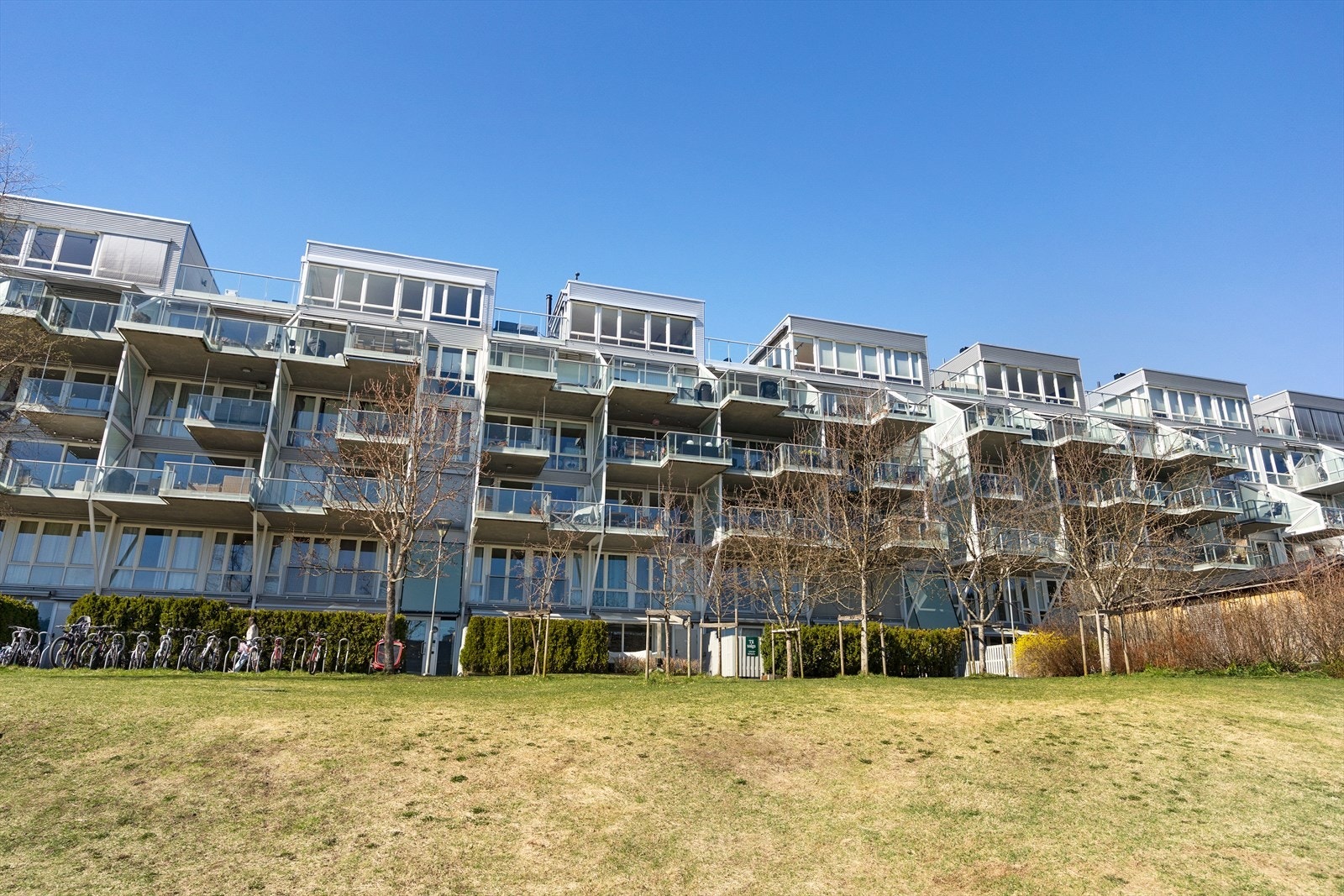 Boligkomplekset Årvollskogen har fått mye positiv omtale for både utforming og arkitektur. Oslo Plan- og Bygningsetat har også trukket fram boligkomplekset som eksempel på vellykkede boligprosjekter. Galleribilde