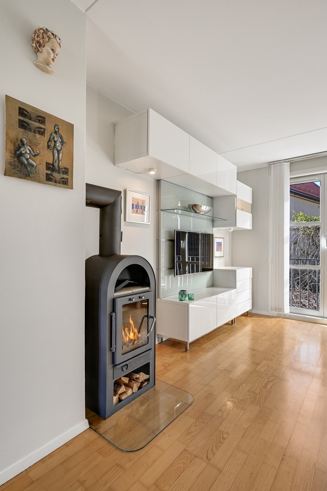 En vedovn sørger for ekstra varme og hygge på kalde dager. Galleribilde