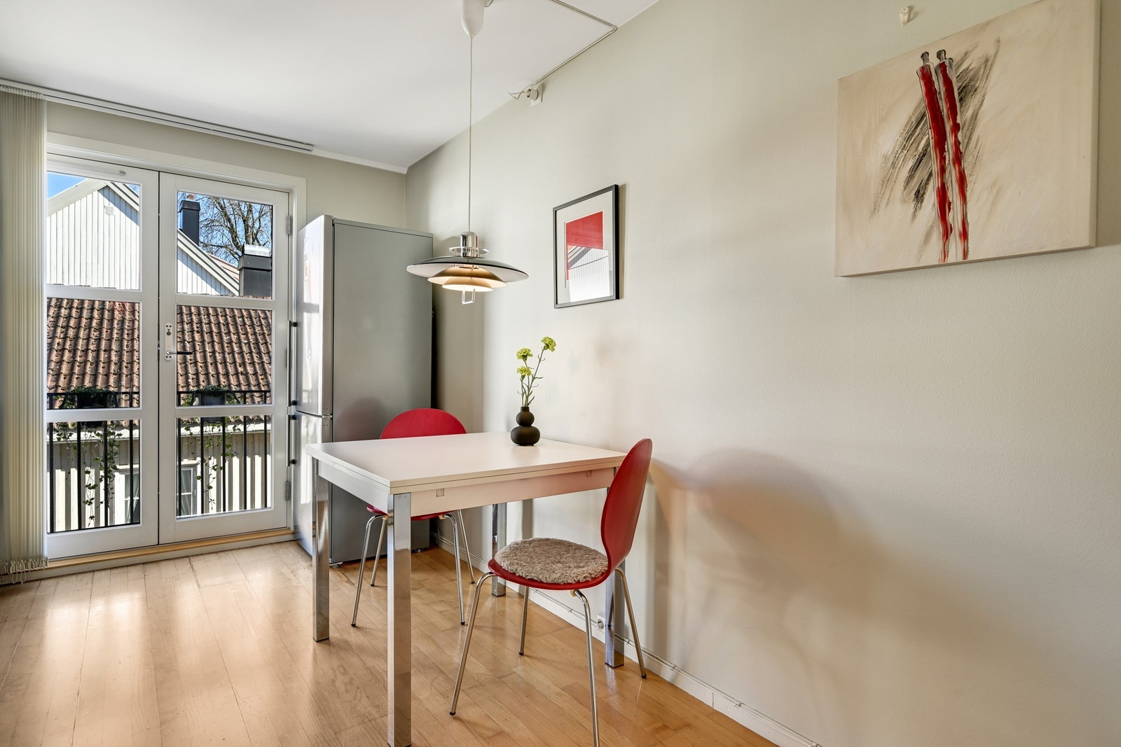 Fra kjøkkenet er det utgang til en fransk balkong. Galleribilde
