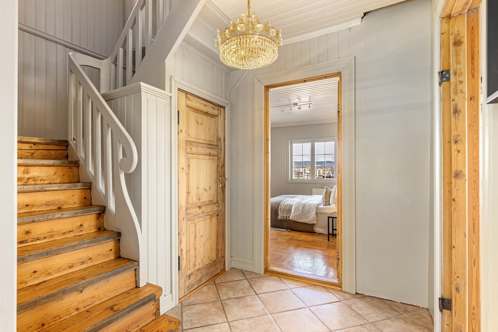 Fra trappegangen er det også adkomst til et lagringsrom under trappen. Galleribilde