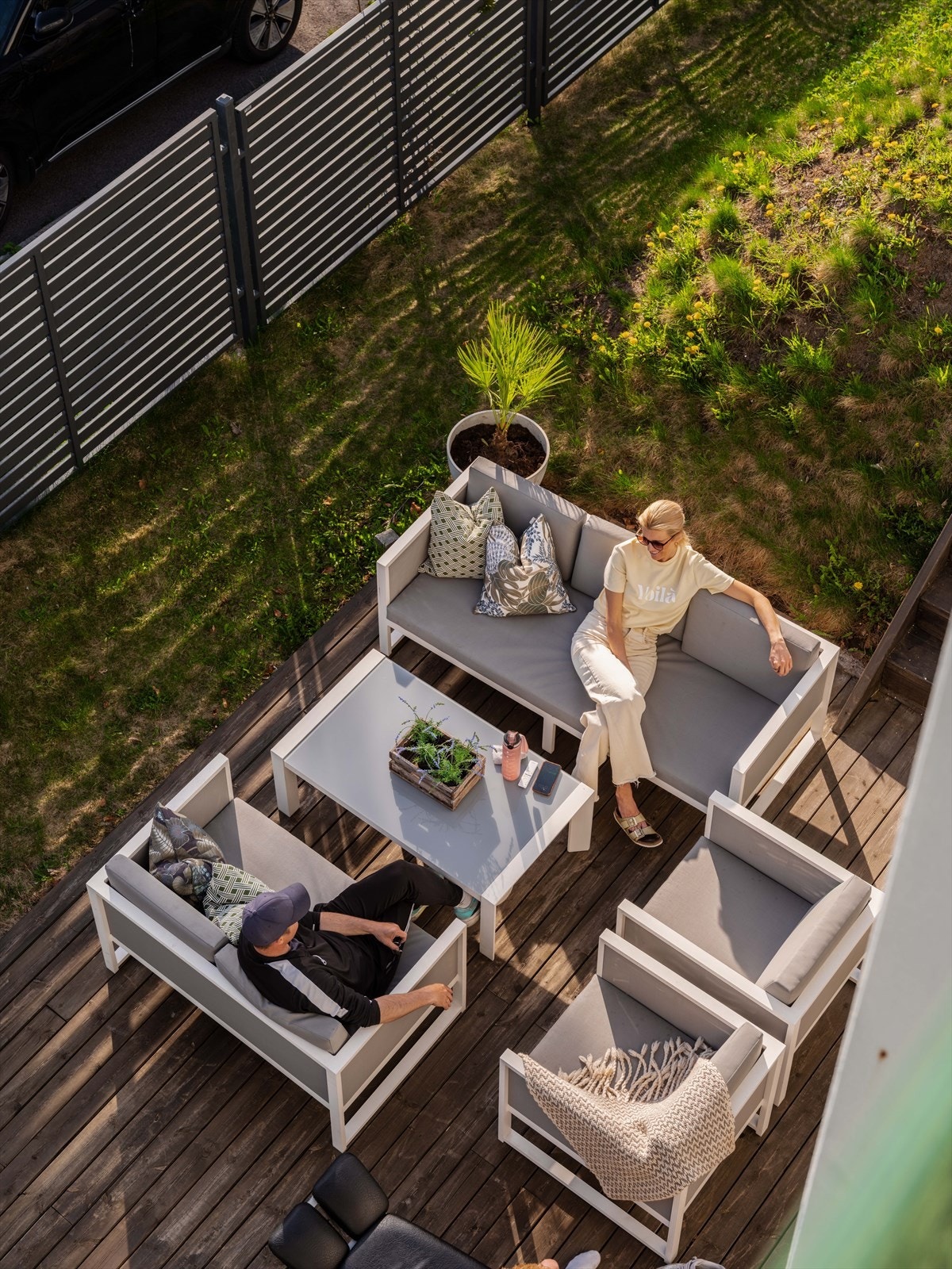 Et perfekt samlingspunkt for sommerdager i frodige omgivelser! Galleribilde