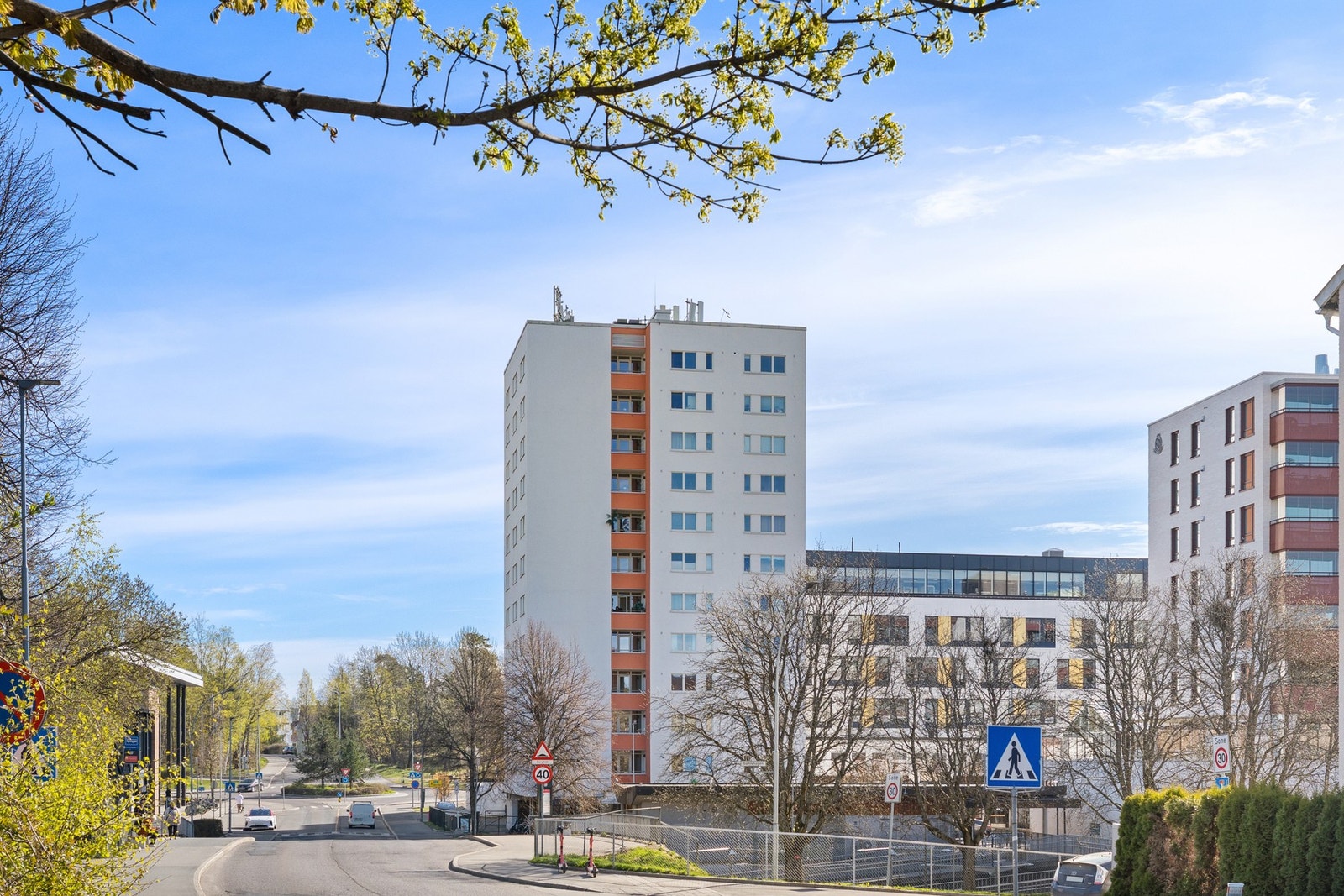 Svært sentral beliggenhet på Lambertseter med umiddelbar nærhet de fleste servicetilbud Galleribilde
