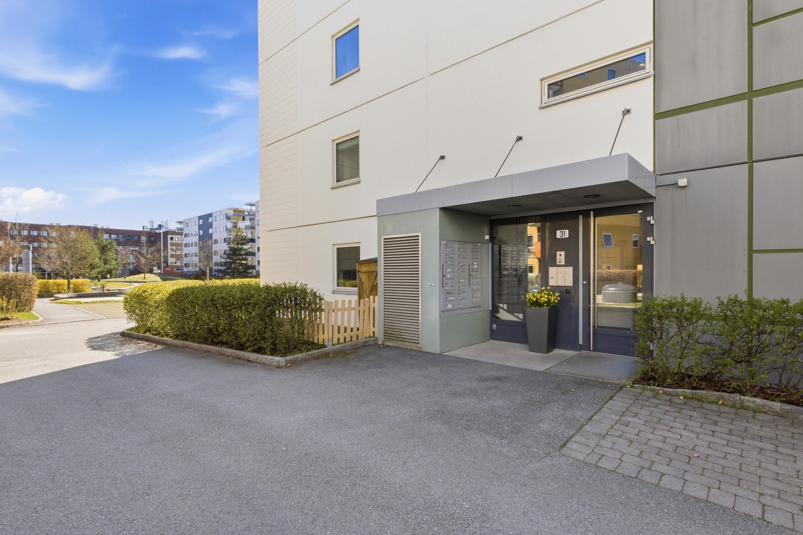 Innbydende og pent opparbeidet uteområde. Galleribilde