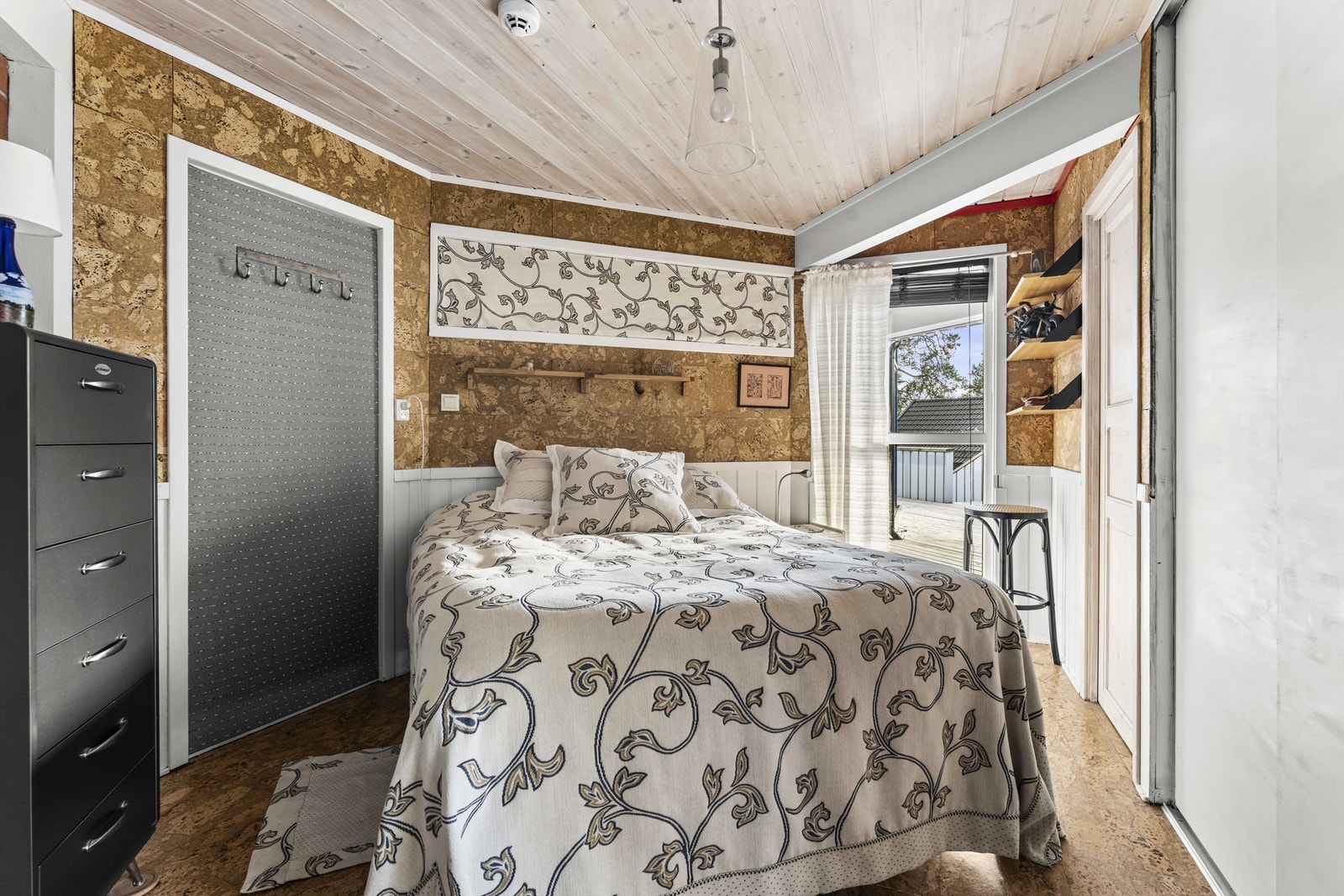Soverommet i hybelen. Galleribilde