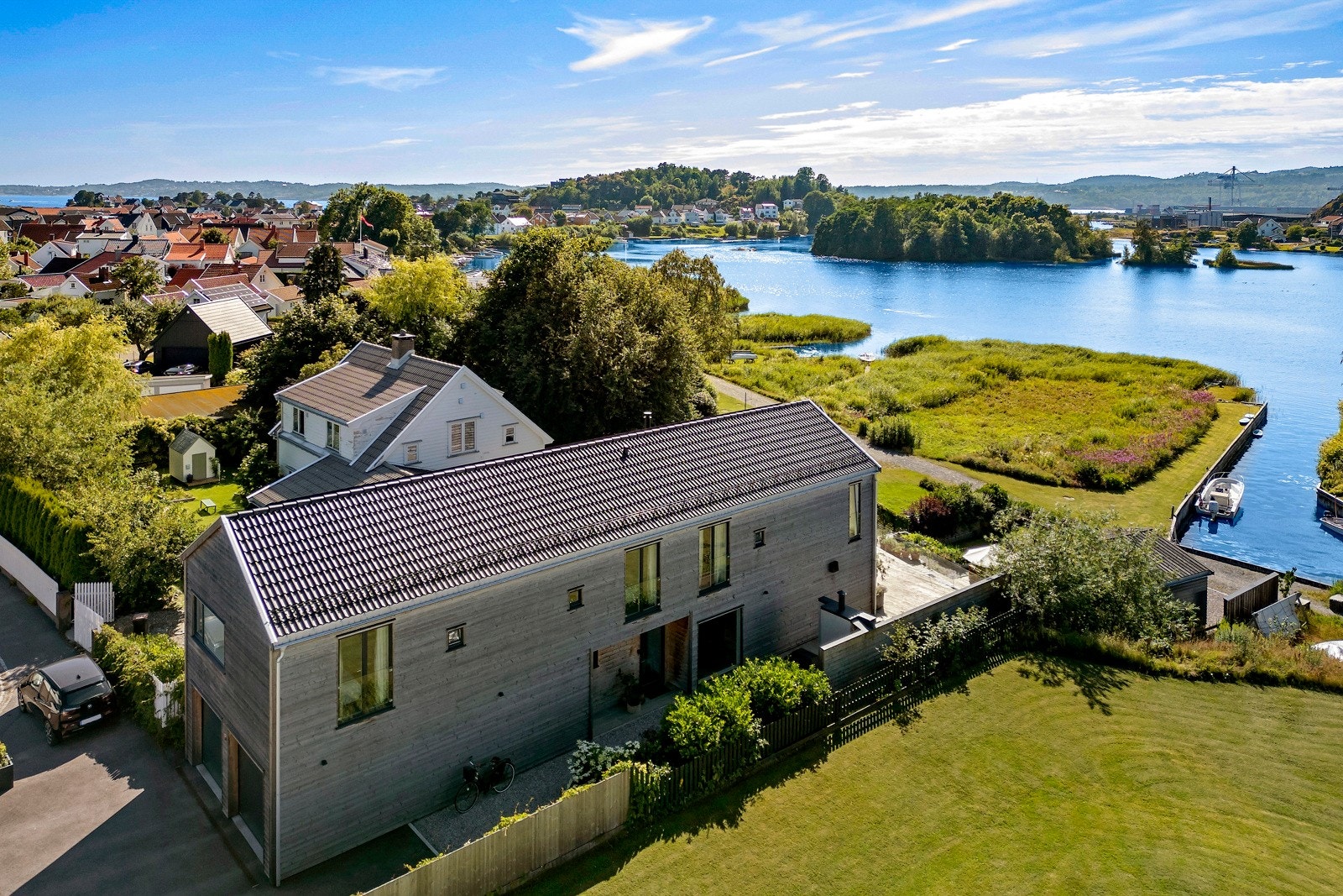 Eiendommen sett fra nord Galleribilde