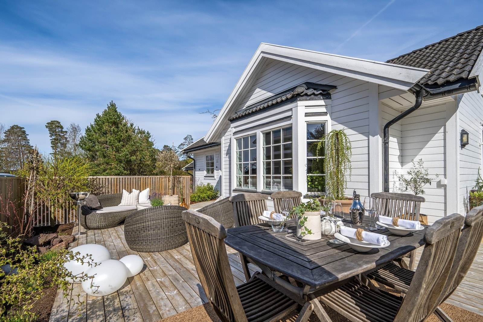 Deilig solrik terrasse. Galleribilde