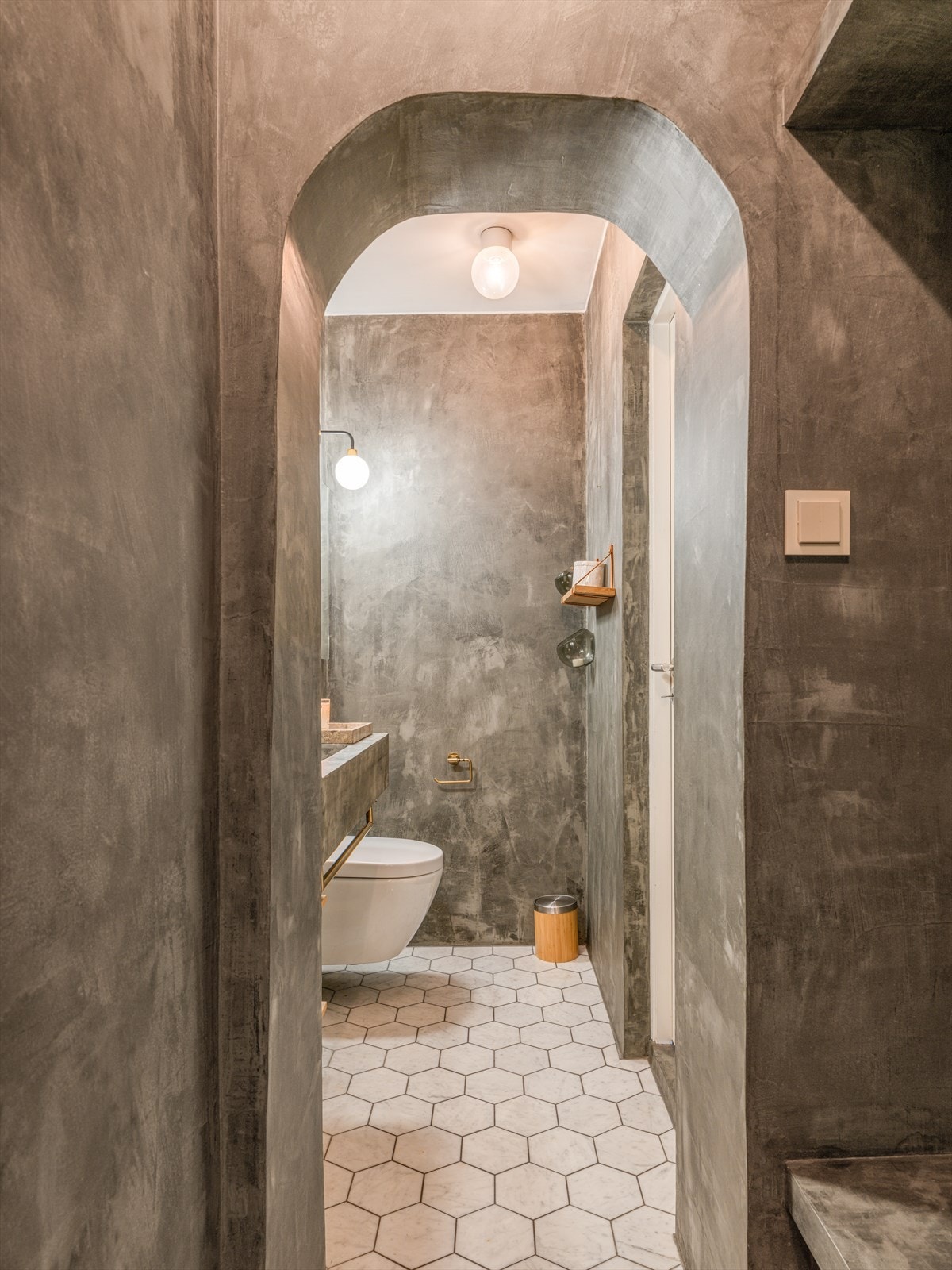 Badet ble bygget nytt i 2017 og har flislagt gulv med varme. Galleribilde