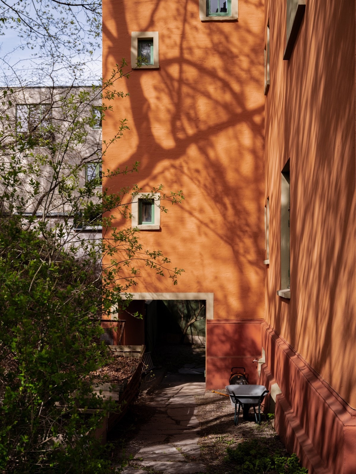 Et hyggelig inngangsparti inn i gården. Galleribilde