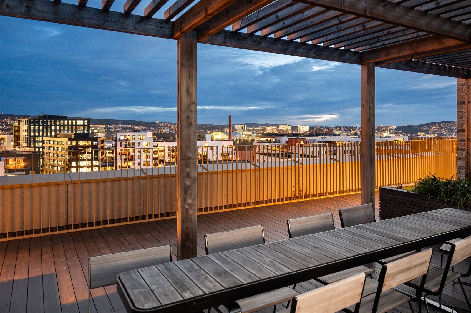 Rå utsikt fra felles takterrasse. Galleribilde
