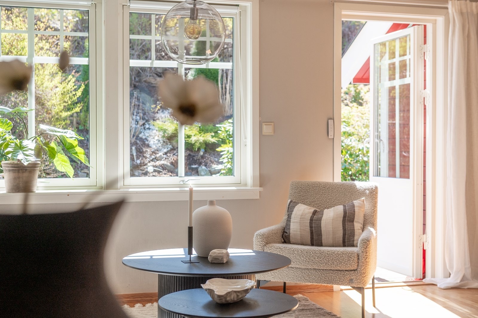 Dette er en utmerket bolig for et par, men boligen og borettslaget i seg selv, fremstår som et ideelt sted for barnefamilier. Galleribilde
