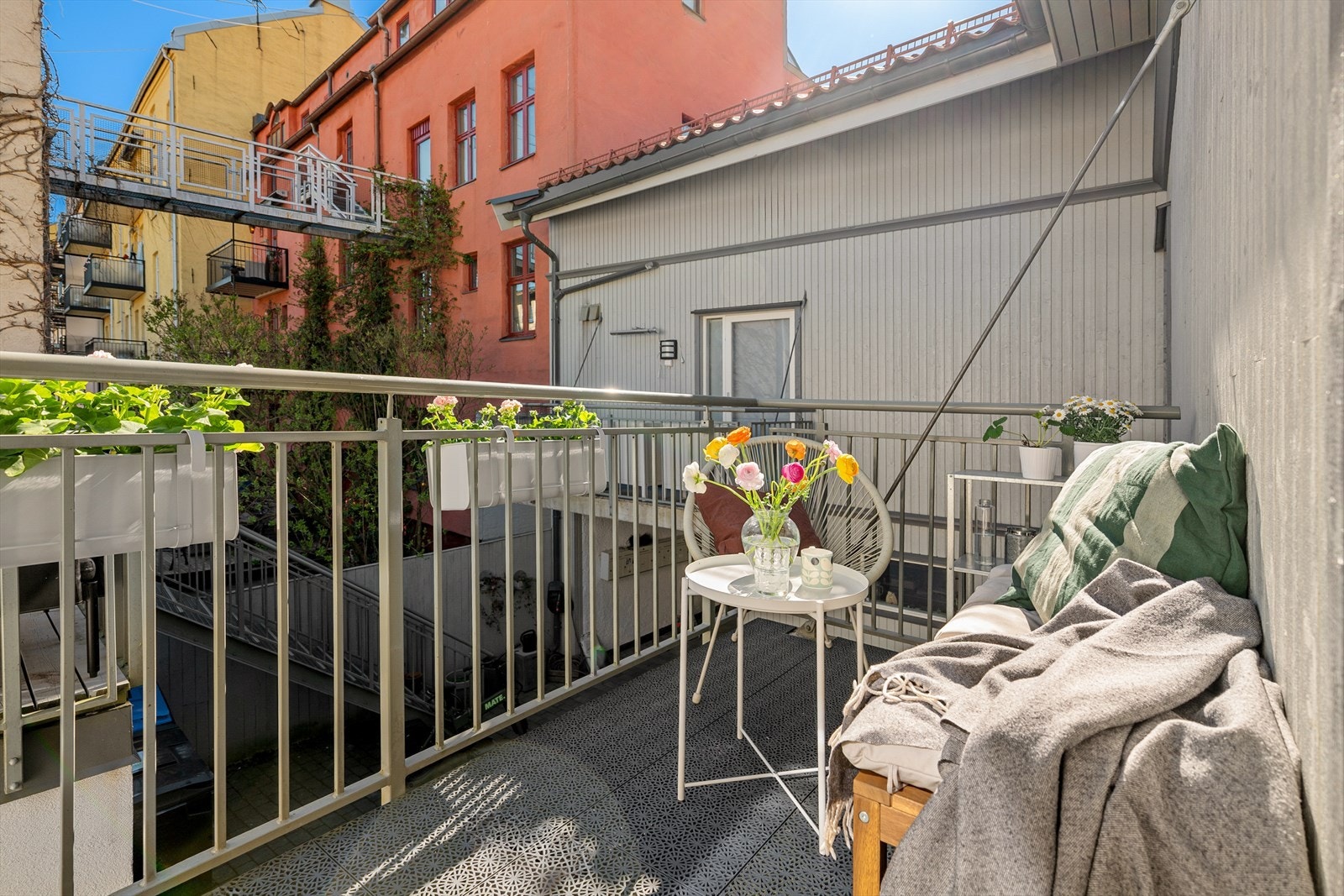 Her kan du nyte alt fra den første morgenkaffen i fred og ro, til sene sommerkvelder med familie og gode venner. Galleribilde