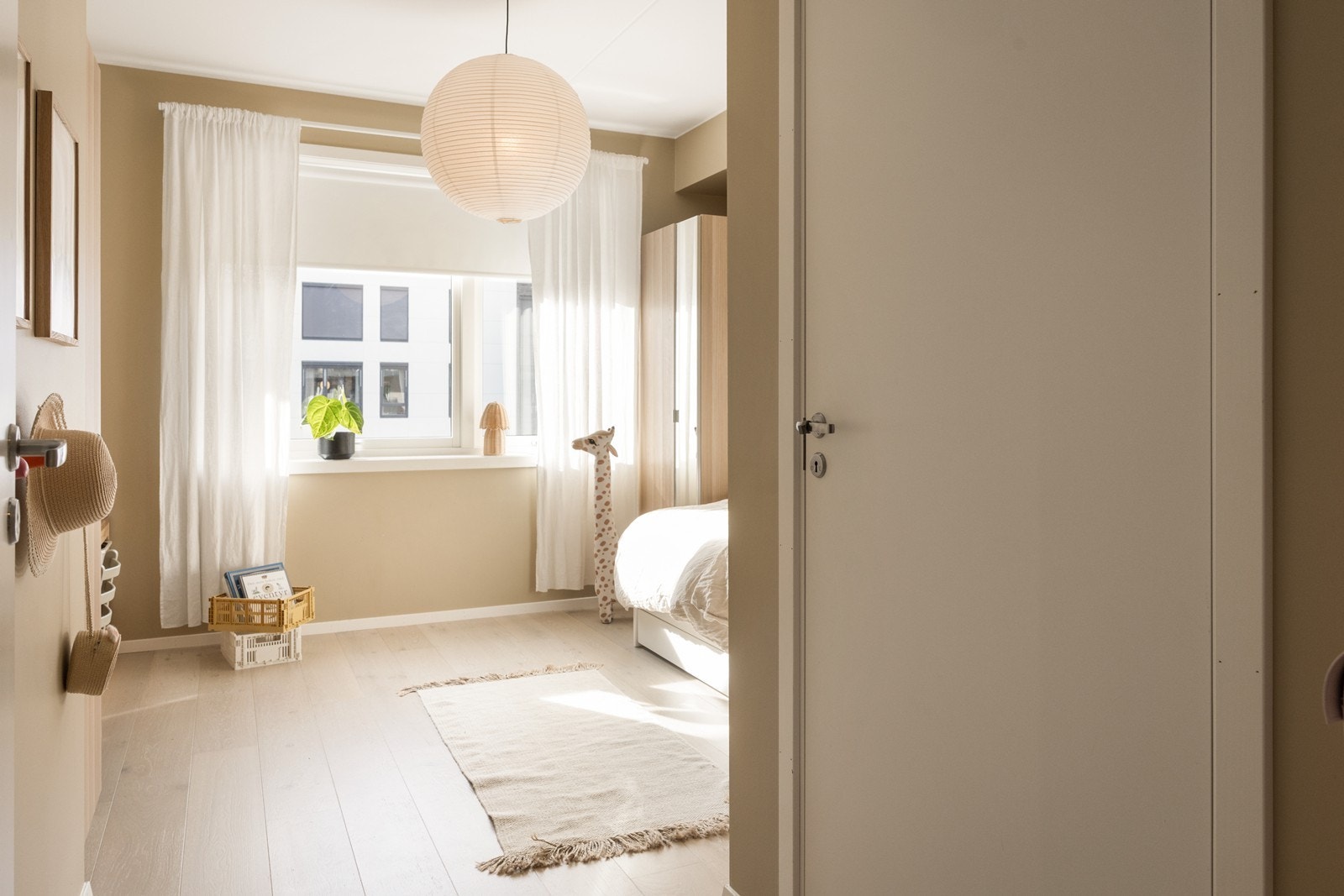 Adkomst til praktisk bod / teknisk rom på soverom 2. Galleribilde