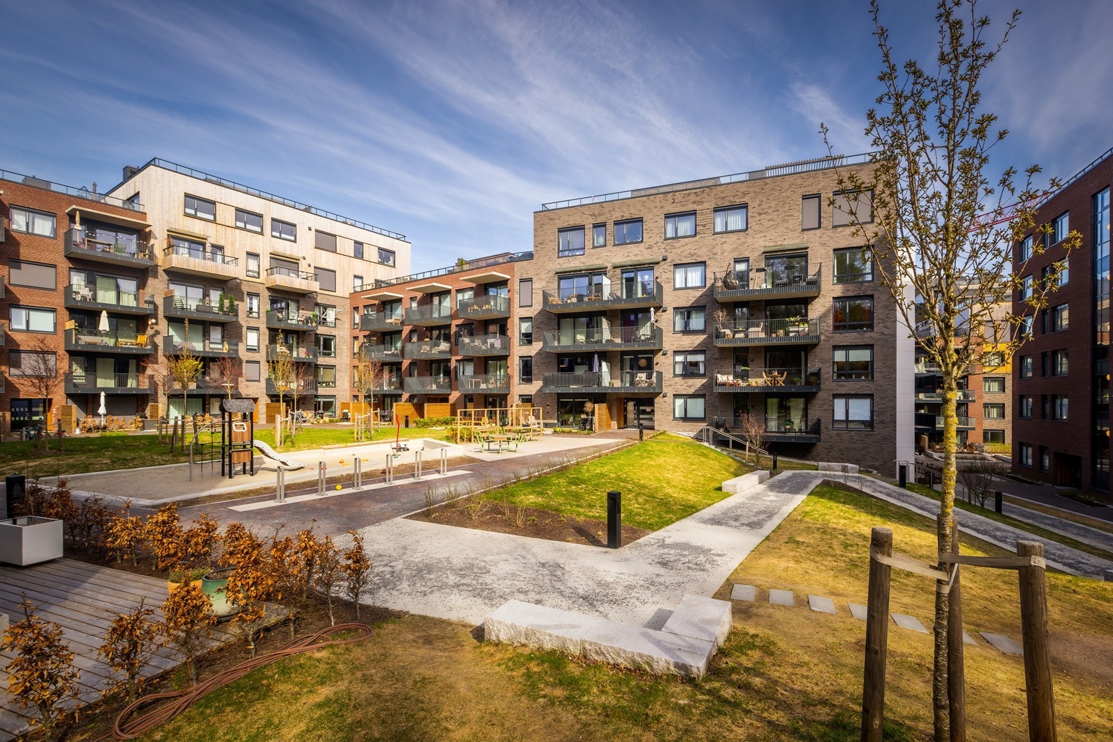 I fantastiske Frysjaparken får du "easy living" med tøffelavstand til alt du trenger, samtidig som du har Marka som nærmeste nabo. Galleribilde