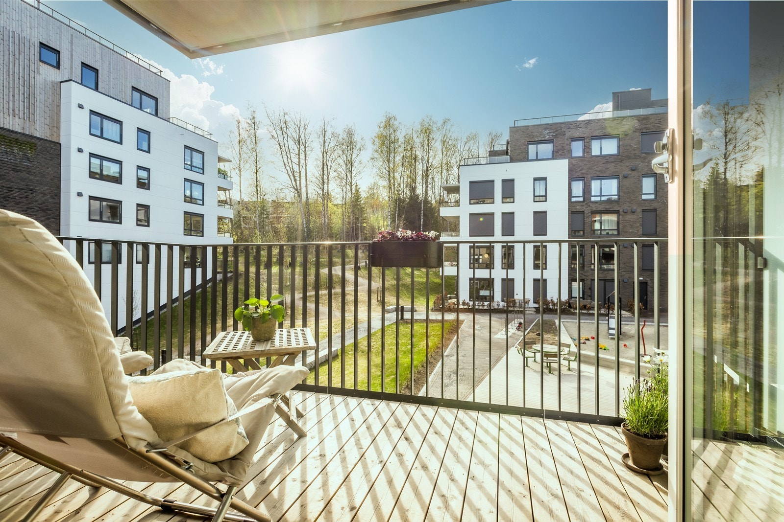 Her får du ettermiddagssol og flott utsyn mot skog og åpne fellesarealer. Galleribilde