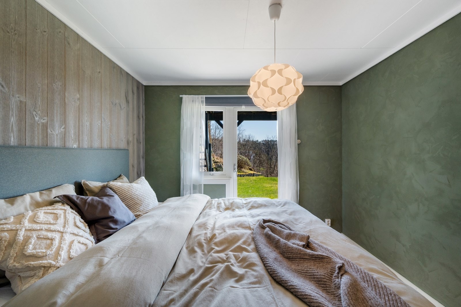 Hovedsoverommet måler 9,3 m², og har god plass til ønsket dobbeltseng. Galleribilde