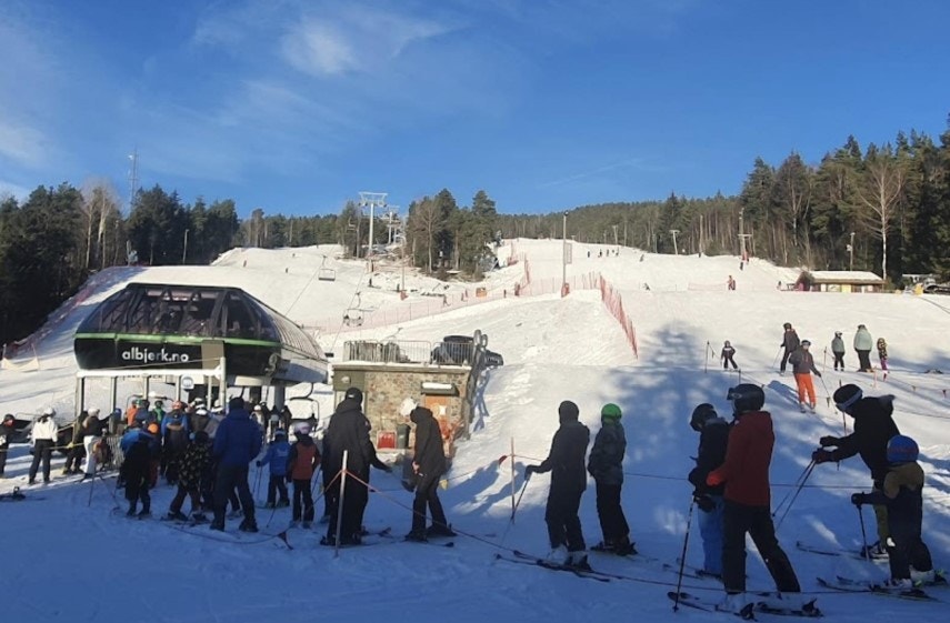 Hva med en dag i Drammen Skisenter med kafè, skiutleie og stolheis. Sjekk ut nettsiden drammen.skimore.no for flere aktiviteter sommer og vinter. Galleribilde