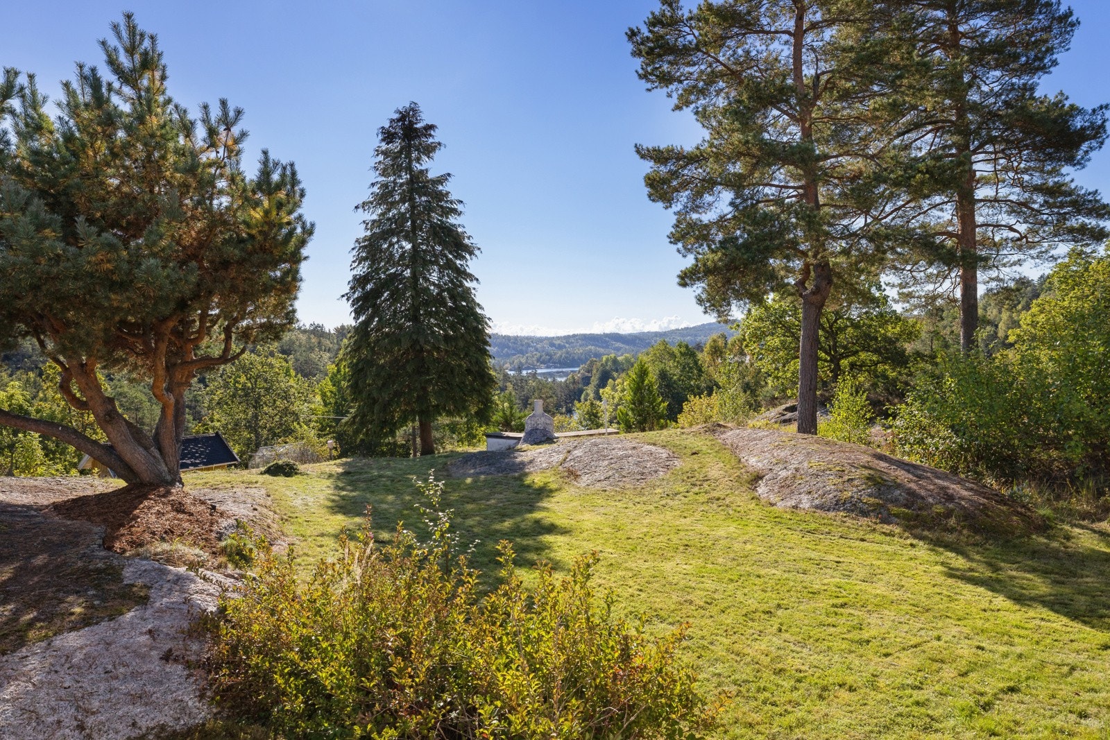 Fabelaktig hage - her kan du gå kveldstur på egen tomt... Galleribilde