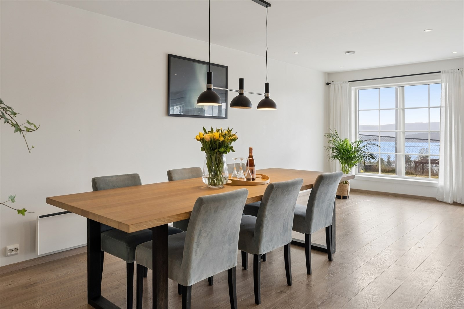 Her er mulighet for langbord hvor venner og familie kan samles. Galleribilde