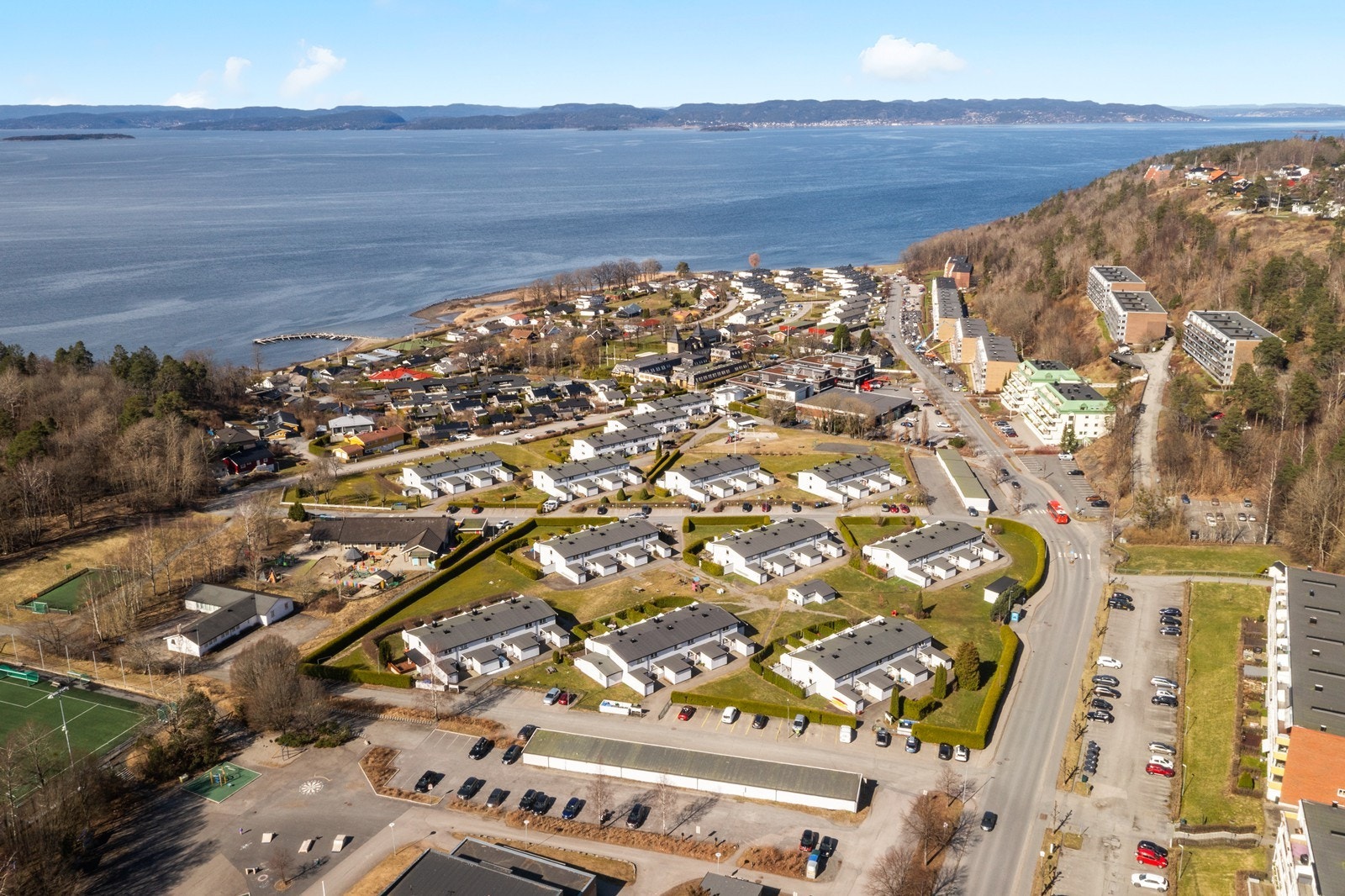 Borettslaget har velholdte fellesområder med blant annet lekeplasser. Galleribilde