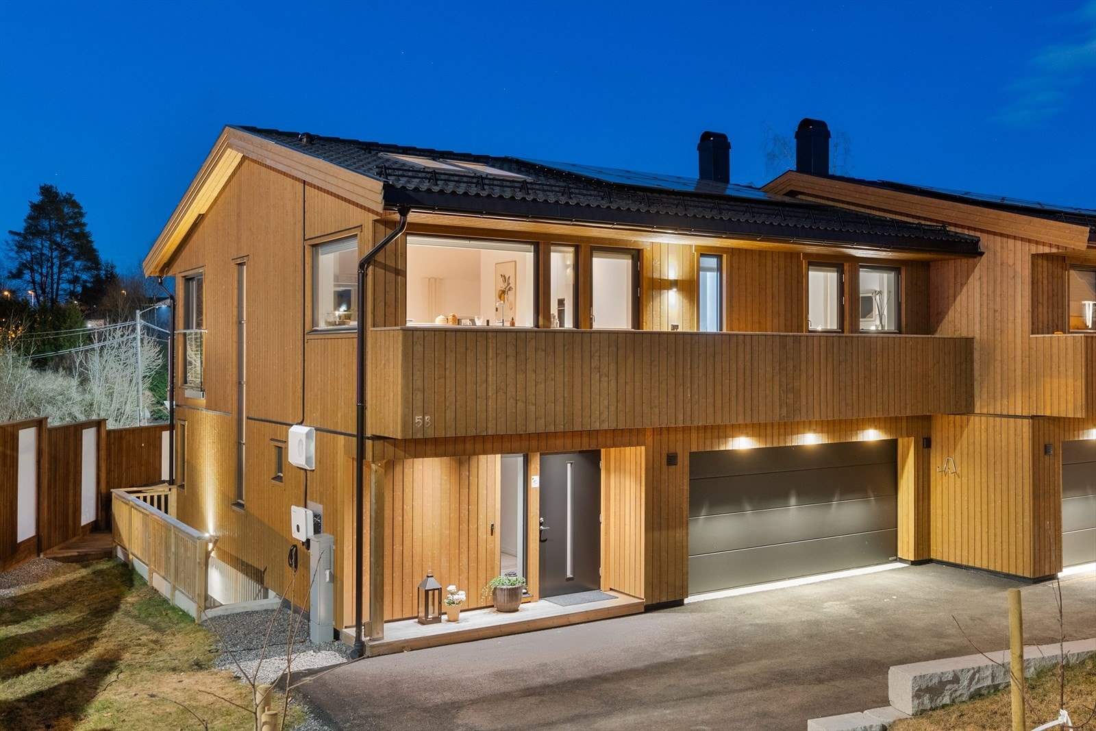 Arkitektonisk uttrykk med varme materialvalg i et attraktivt område på Eiksmarka Galleribilde