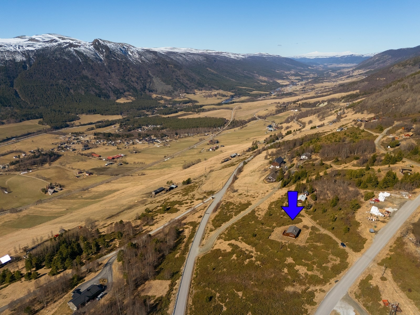 Beliggenheten i Bergsgrende gir en landlig og rolig ramme, med spredt fritidsbebyggelse og gårdsbruk i området. Galleribilde
