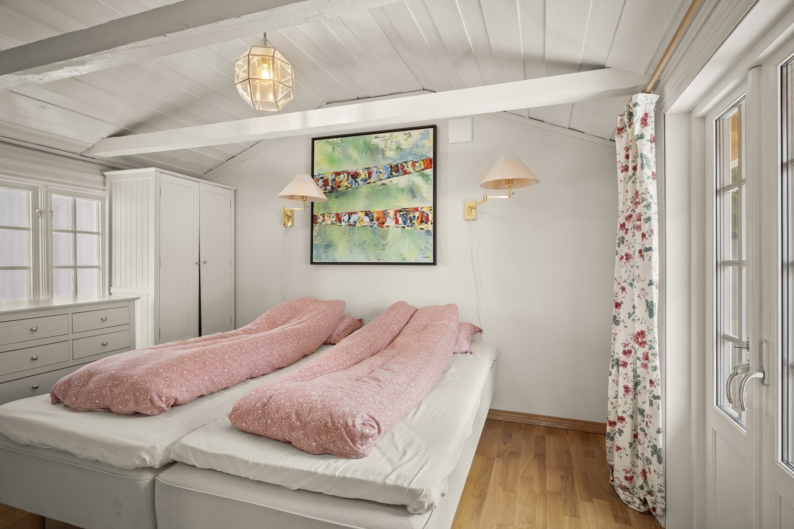 Boligen har to soverom etablert i 2.etasje. Galleribilde