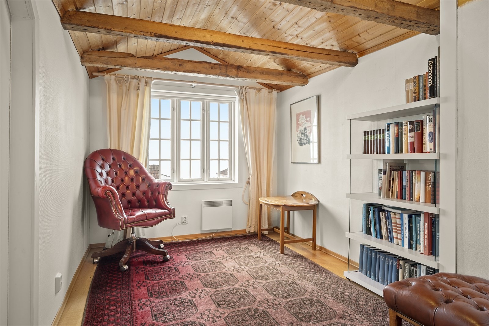 Hyggelig loftstue i boligens 2.etasje. Galleribilde
