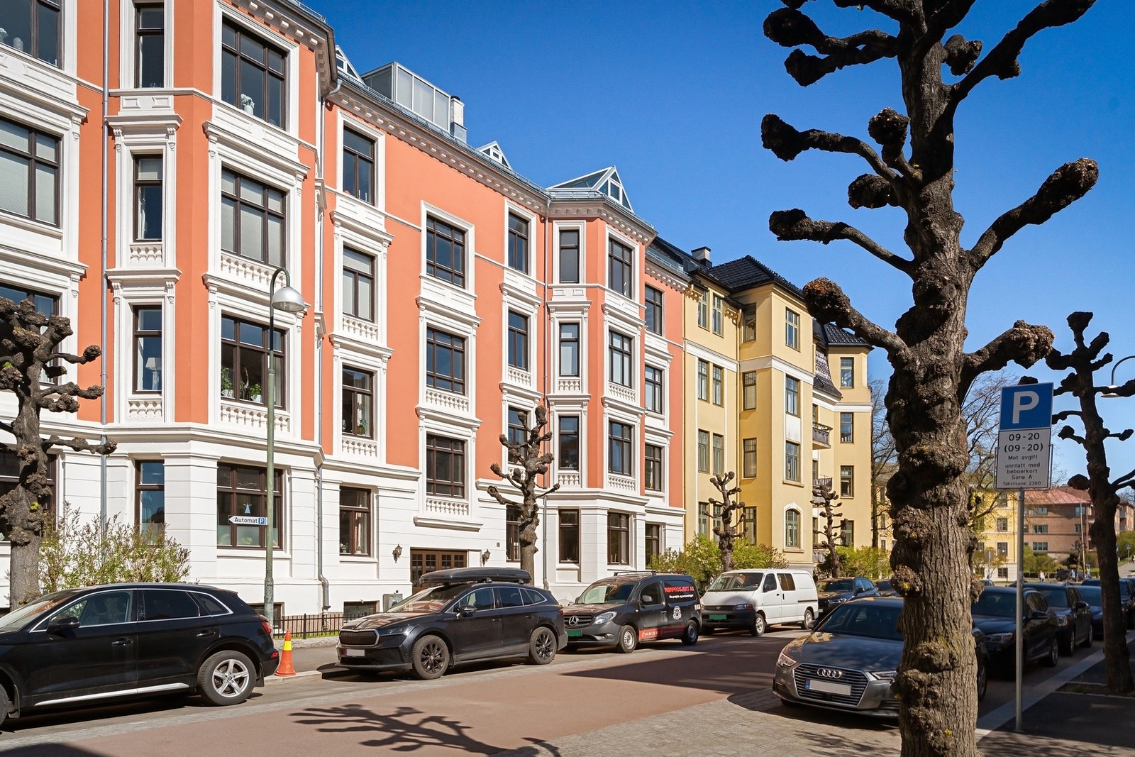 Leiligheten har en fasjonabel beliggenhet i en av Oslos vakreste gater. Galleribilde