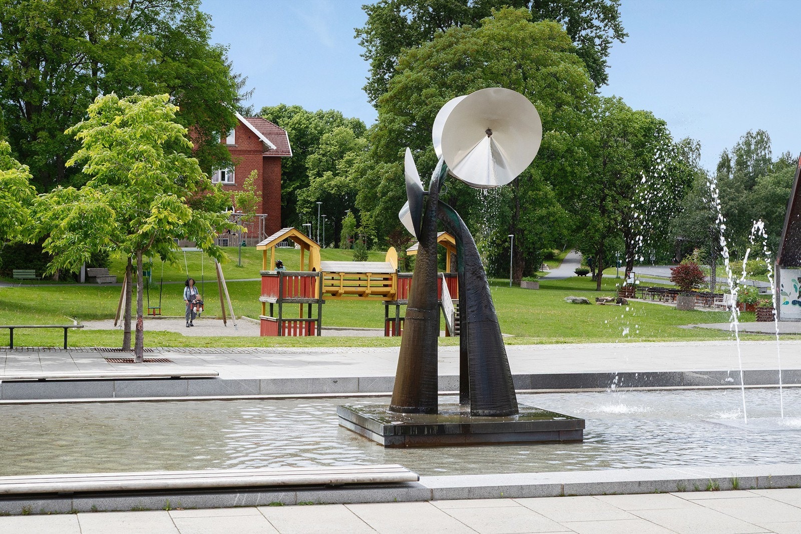 Ås sentrum byr på trivelige parker og rekreasjonsområder for hele familien. Galleribilde