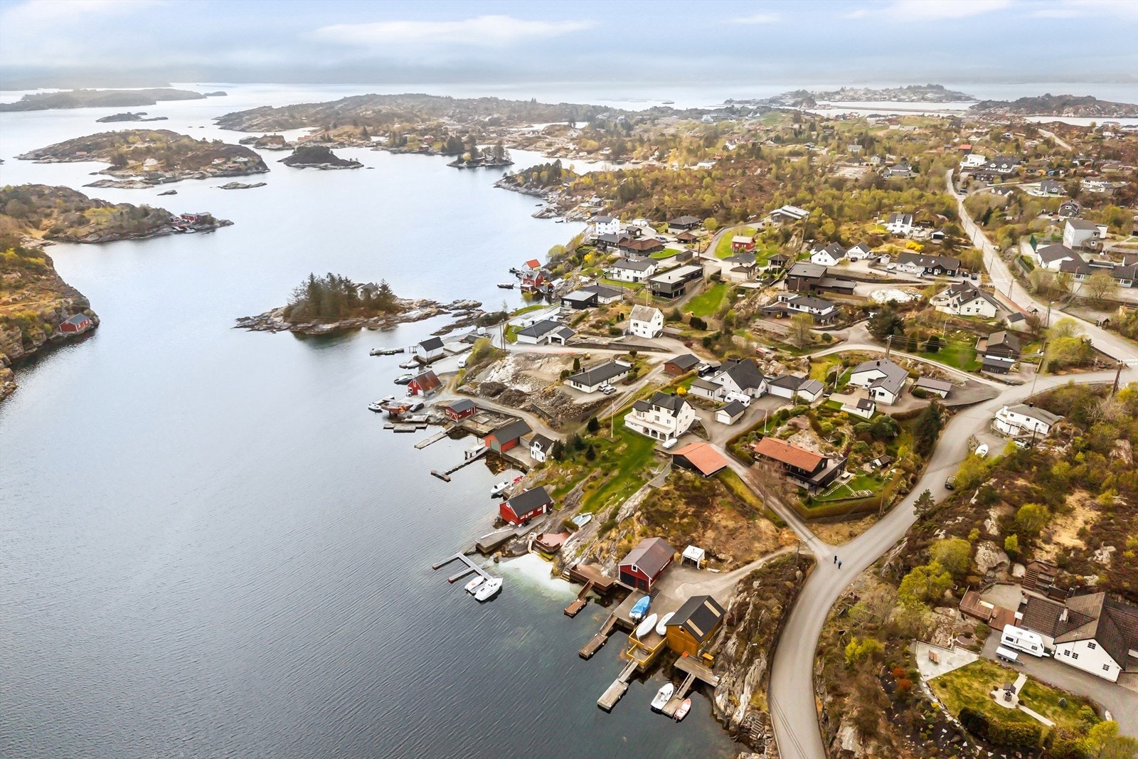 Området består hovedsakelig av eneboliger og har en maritim atmosfære. Galleribilde