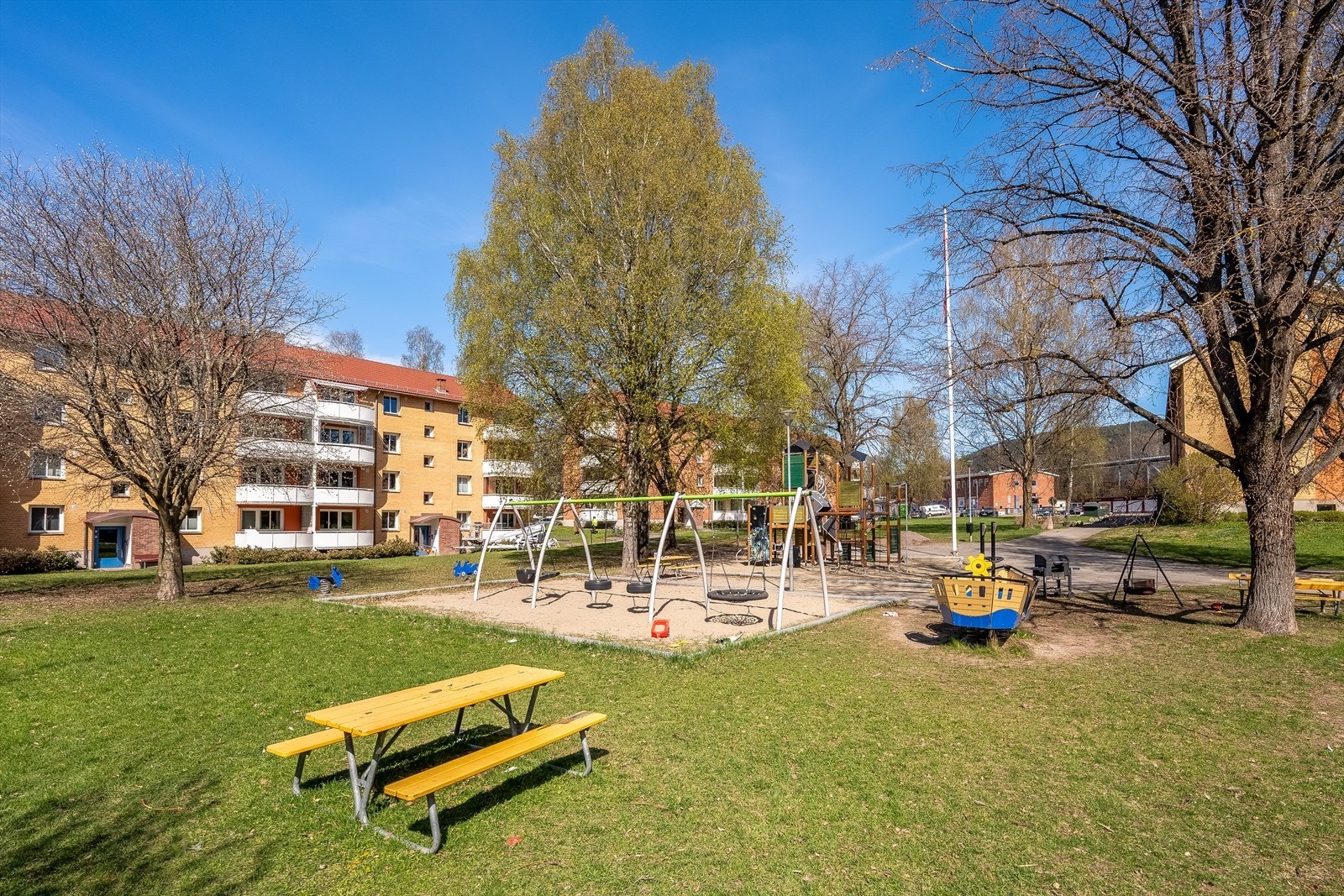 Dette er en drøm for barnefamilier med flere lekeplasser, sittegrupper, m.m. Galleribilde