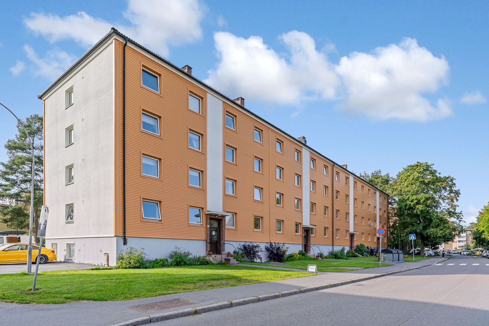 Skjermet, sentral og populær beliggenhet like ved Østmarka. Boligen har en svært god intern plassering i borettslaget. Galleribilde