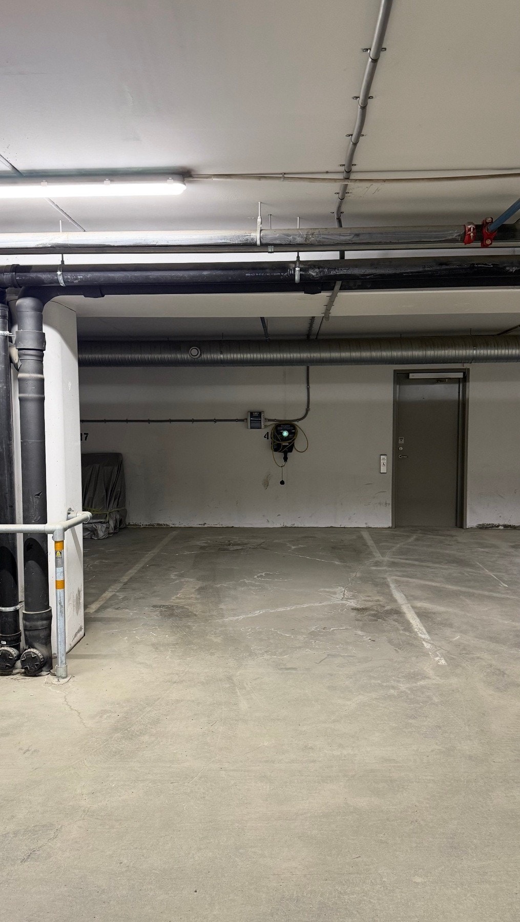Det er også montert elbillader på denne p-plassen. Galleribilde