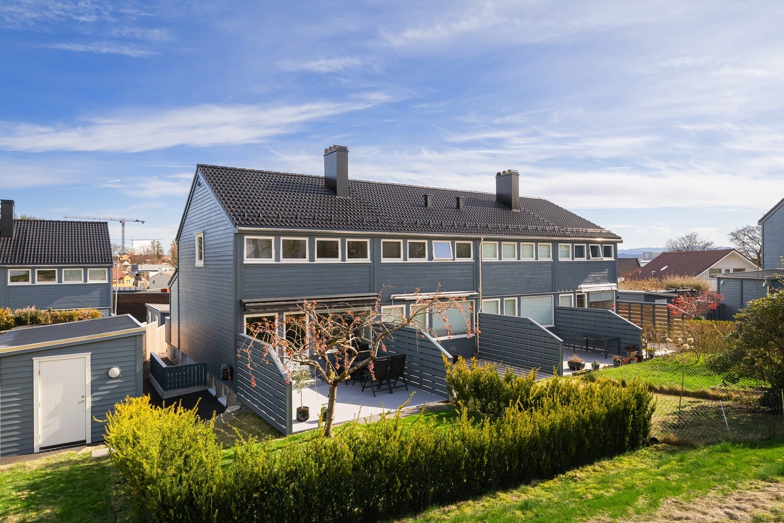 Her bor du tilbaketrukket og usjenert, med gode solforhold på egen terrasse. Galleribilde
