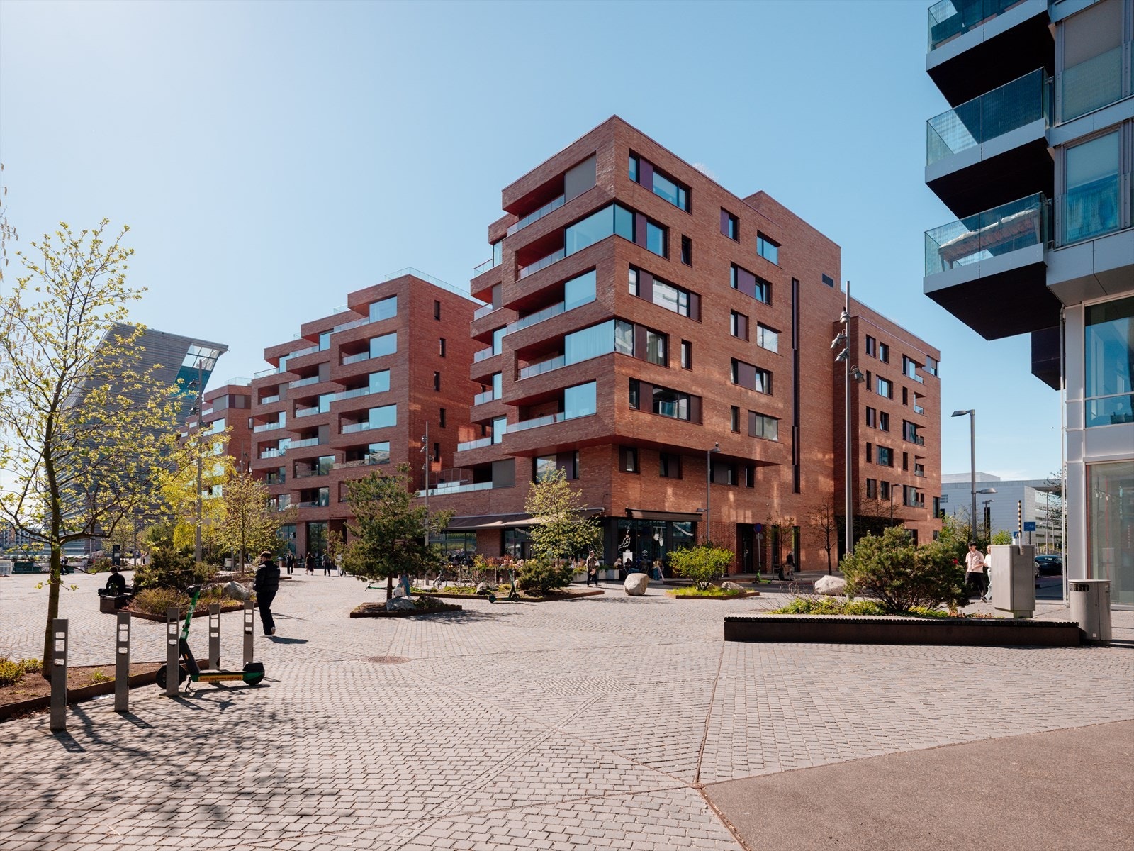 Leiligheten har en attraktiv beliggenhet i etterspurte Bjørvika/Barcode, med en god kombinasjon av urbane kvaliteter og nærhet til Oslofjorden. Galleribilde