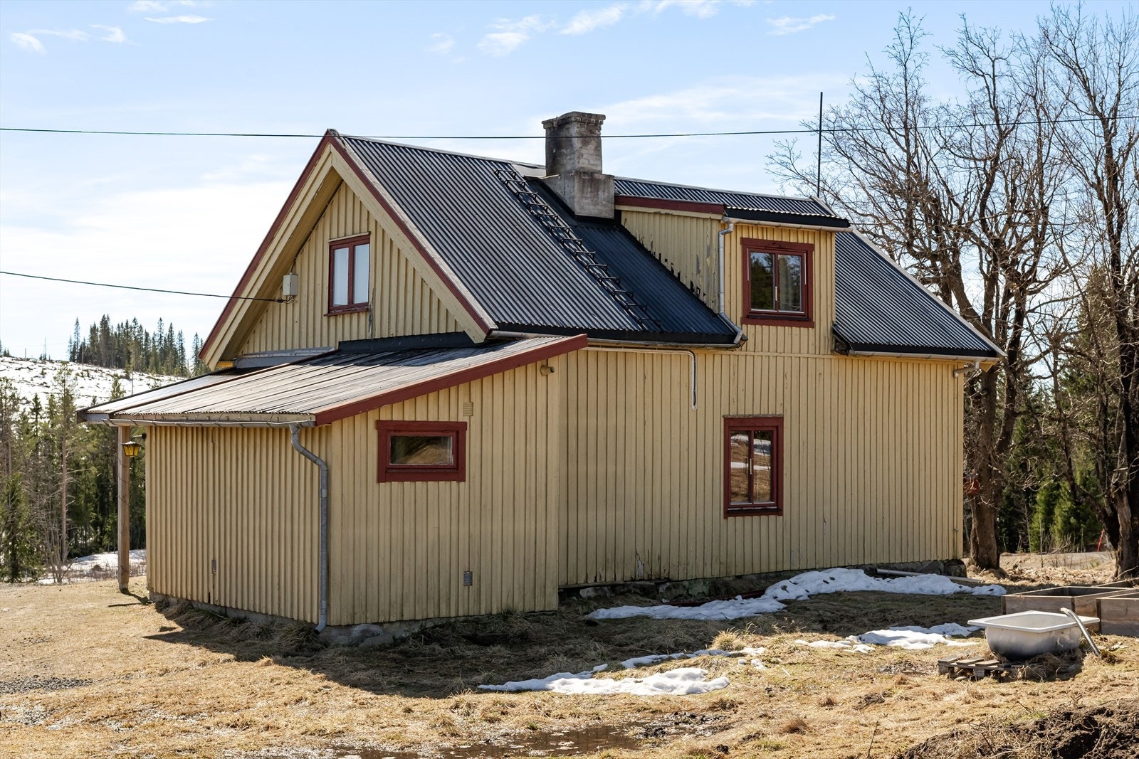 Bygningene har lav standard og behov for oppgraderinger. Galleribilde
