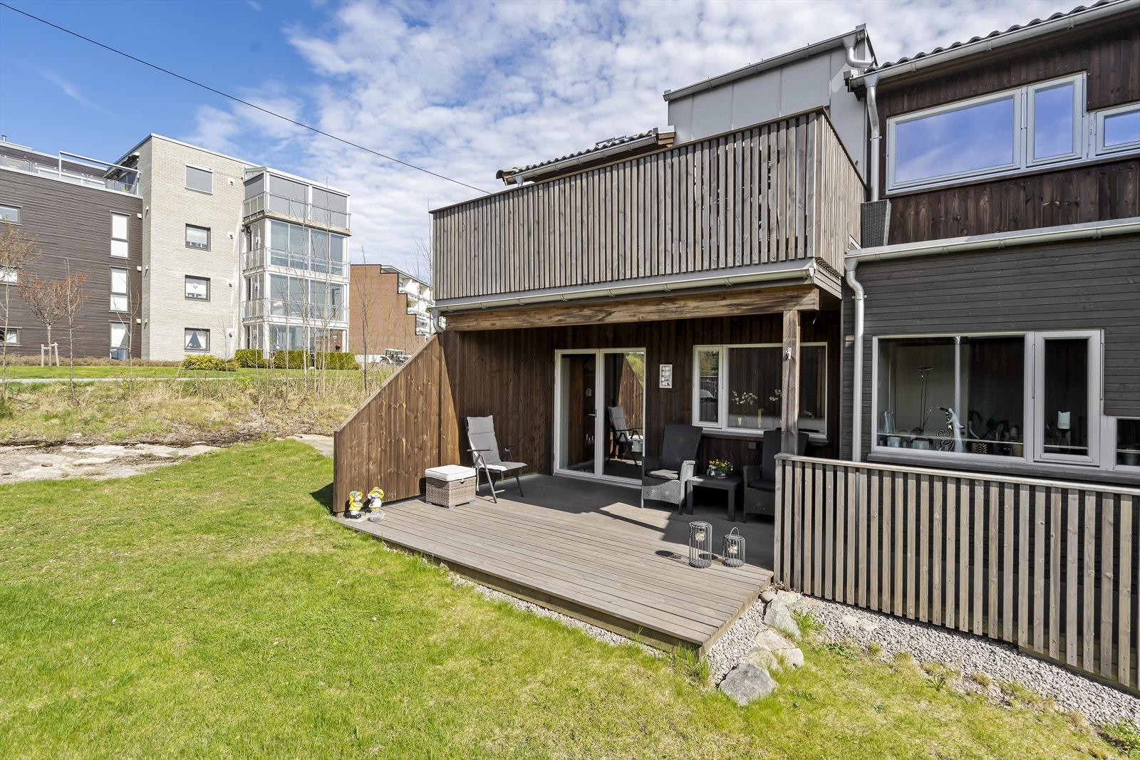 Terrasse på hver side av leiligheten på totalt 20 m2 Galleribilde