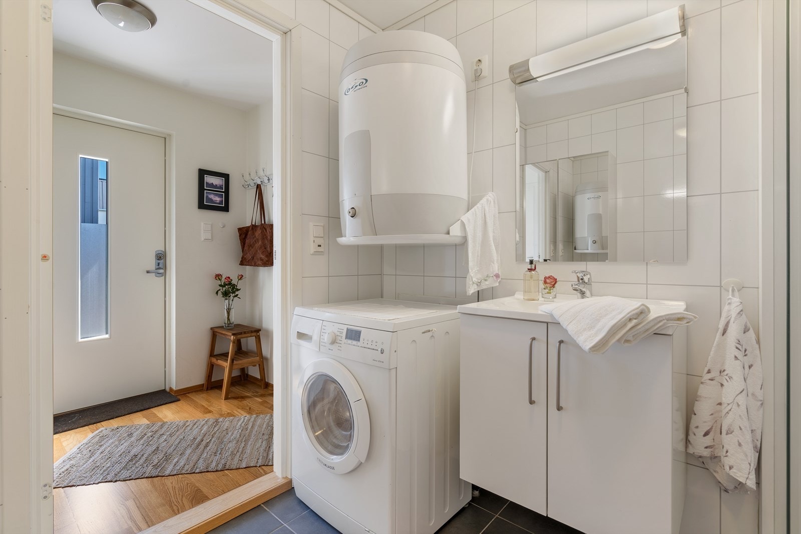 Varmtvannsberederen fra 2012 er plassert på badet. Boligen har rør-i-rør-system. Galleribilde