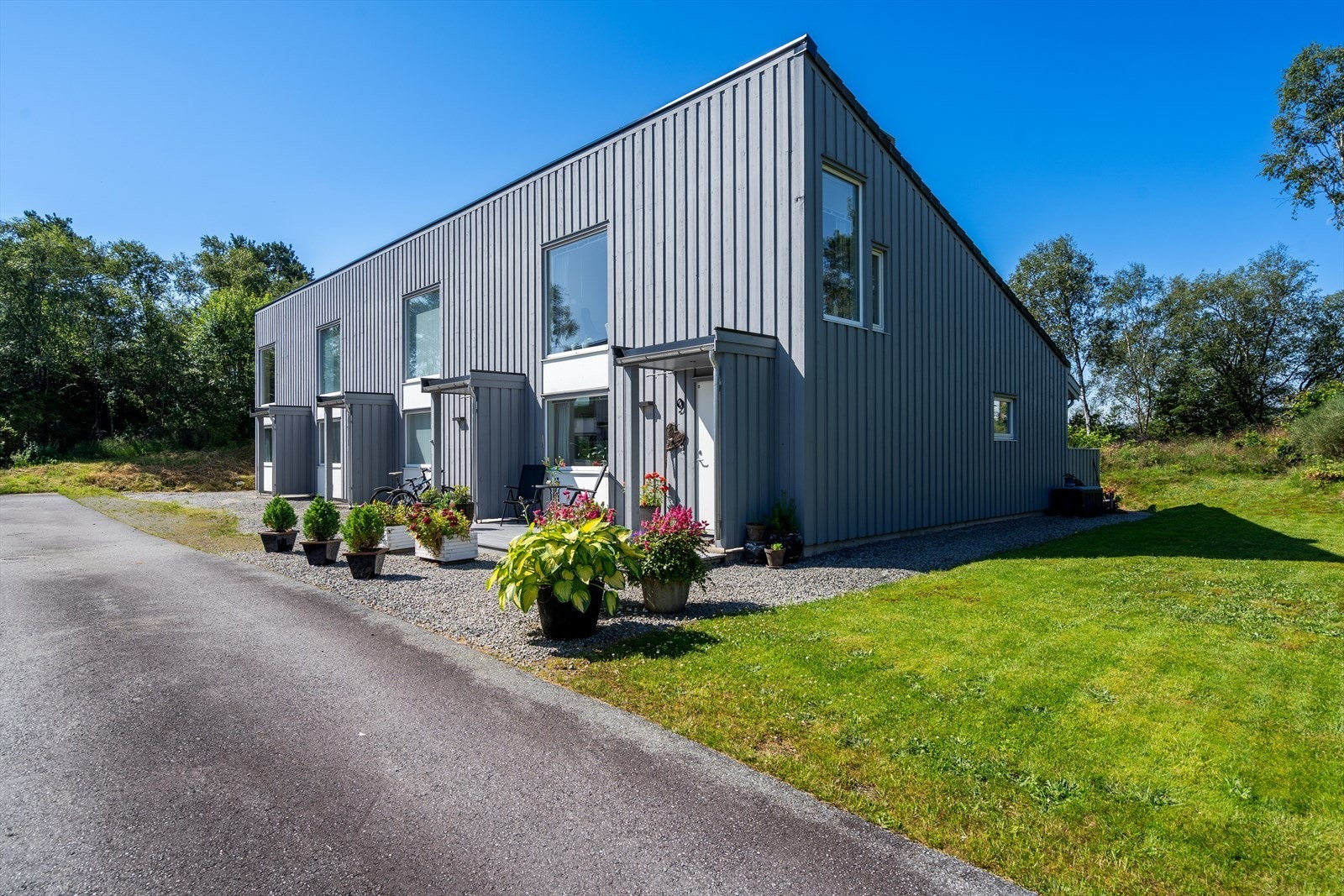Beliggenheten er svært barnevennlig, med gangavstand til både Skjold skule og Skjold barnehage. Galleribilde